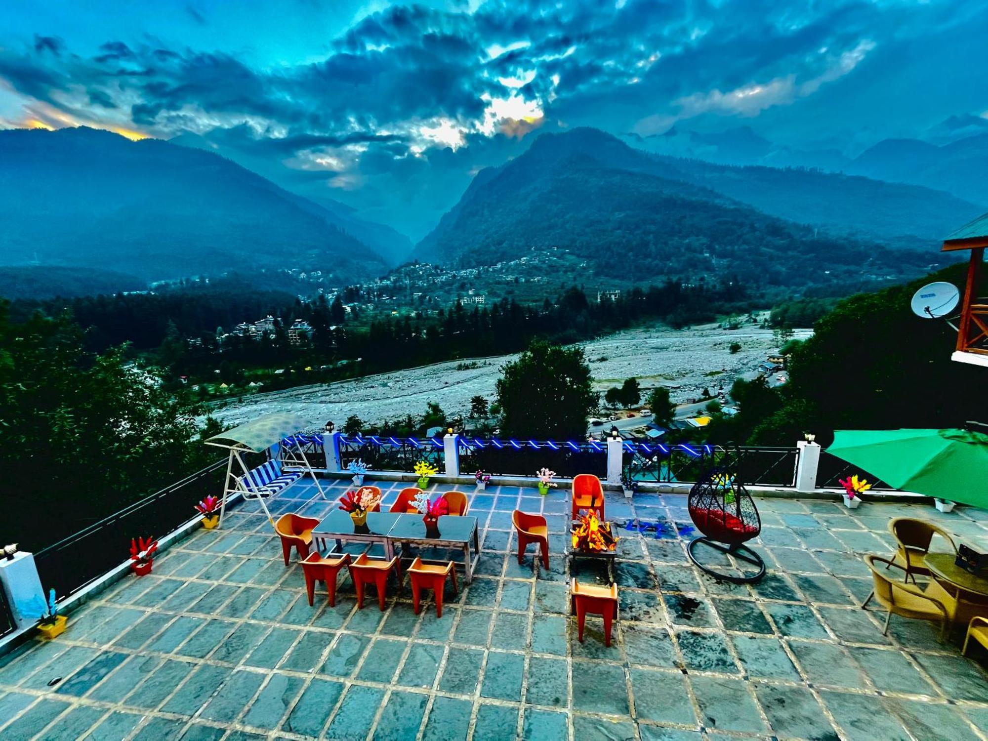 Snow Clad Riverview Hotel & Resort, Manali Bagian luar foto