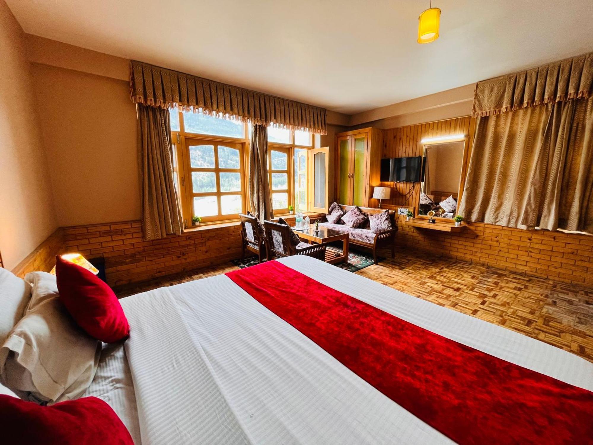 Snow Clad Riverview Hotel & Resort, Manali Bagian luar foto