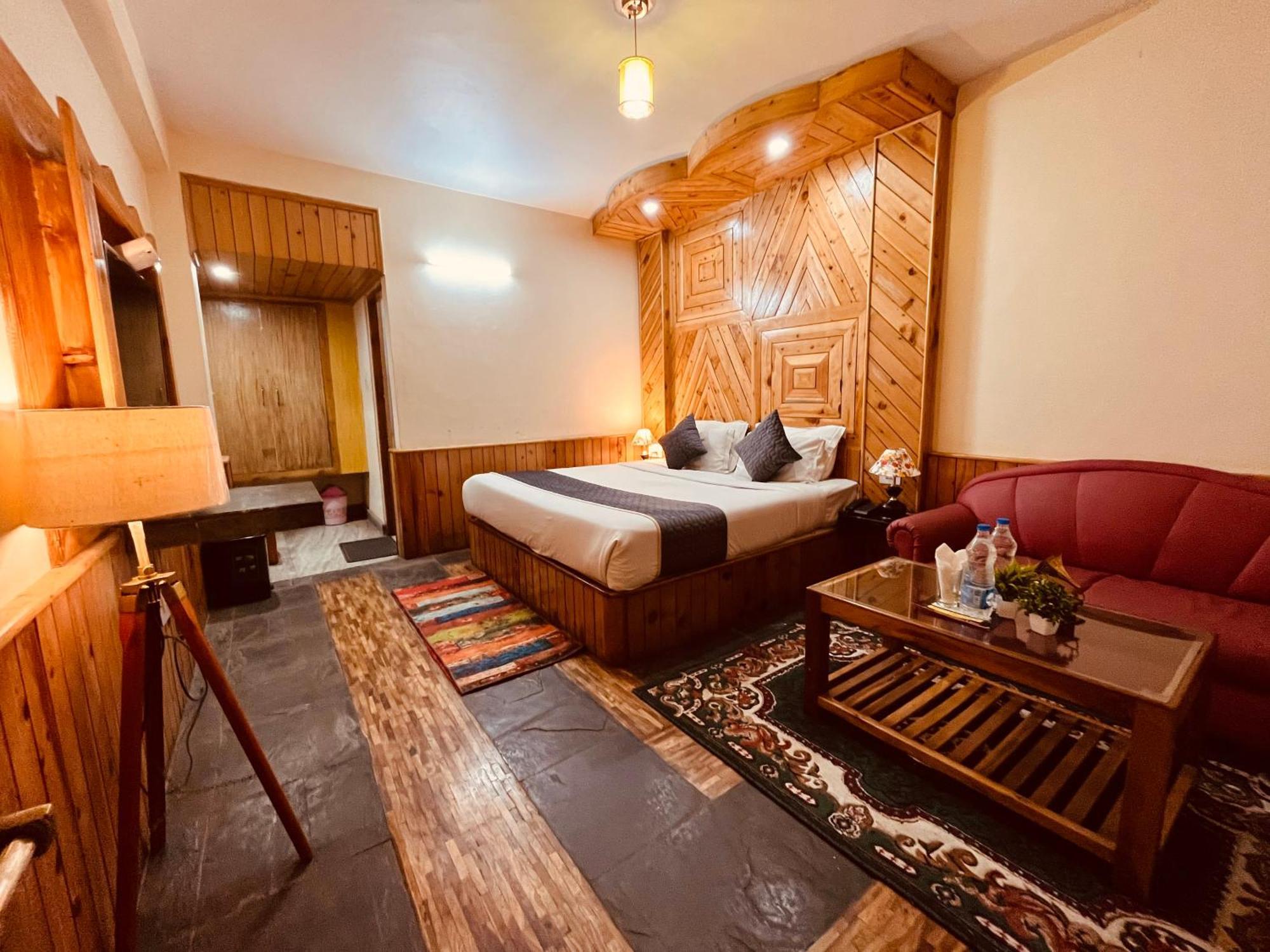 Snow Clad Riverview Hotel & Resort, Manali Bagian luar foto