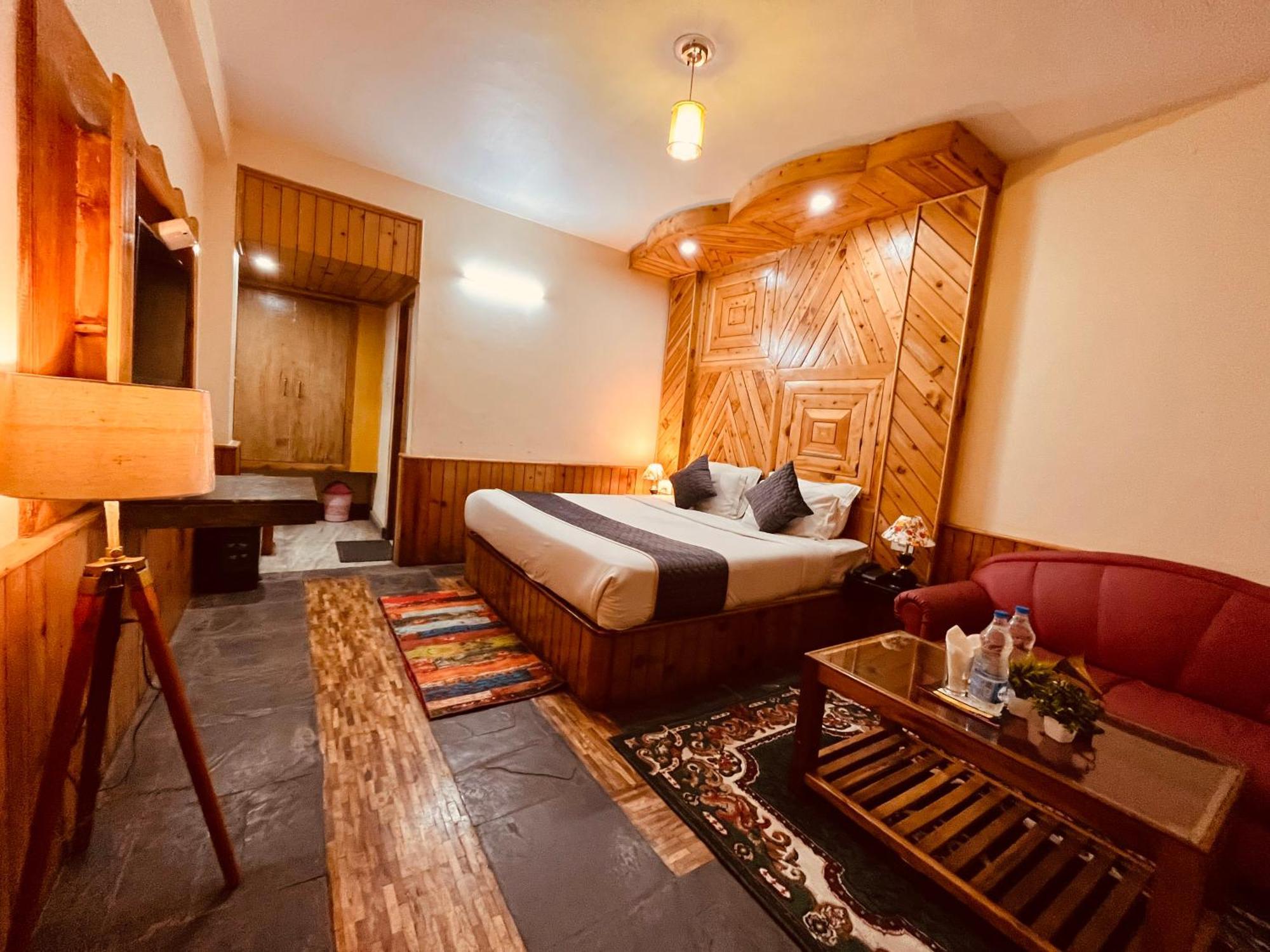 Snow Clad Riverview Hotel & Resort, Manali Bagian luar foto