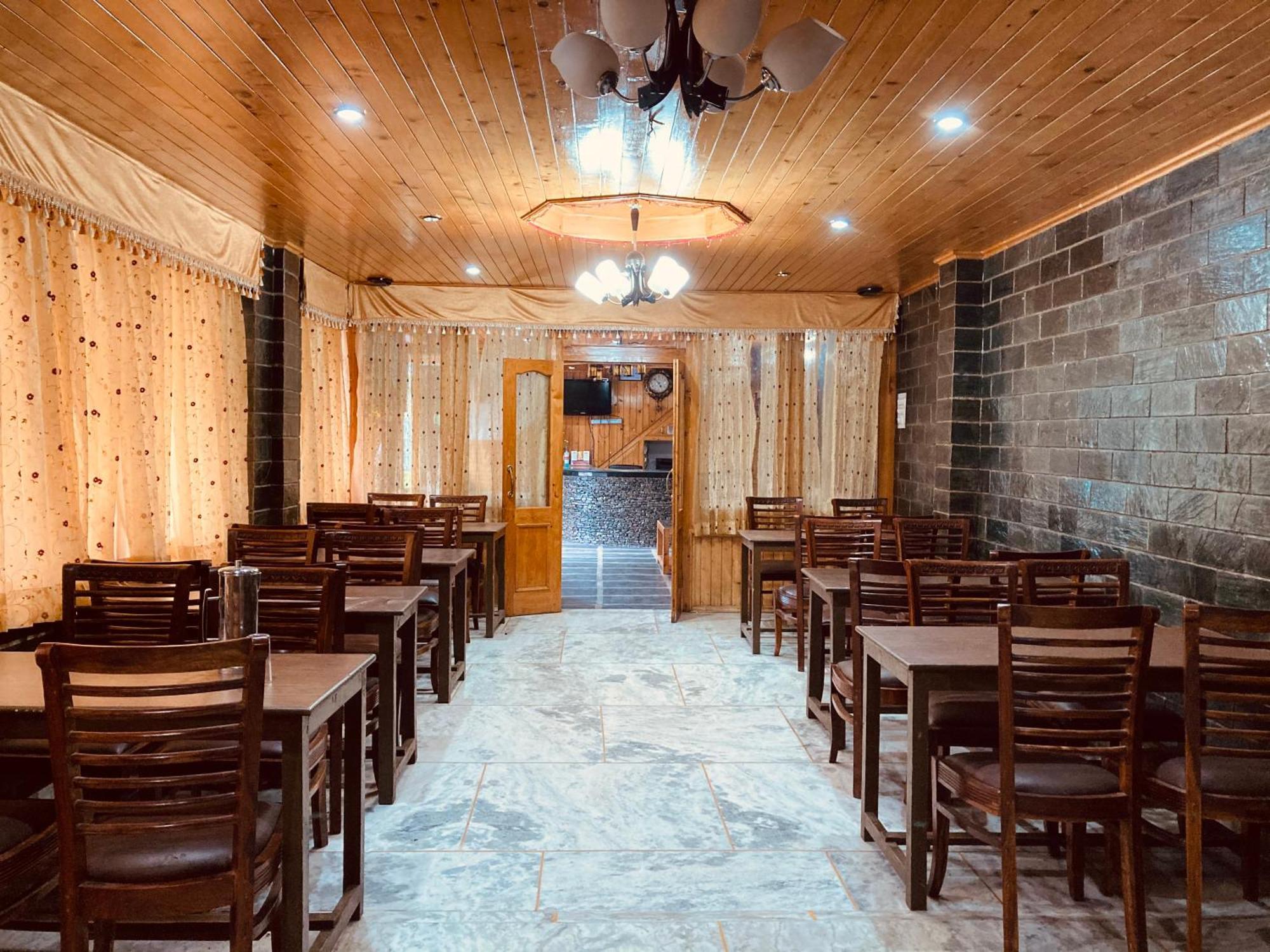 Snow Clad Riverview Hotel & Resort, Manali Bagian luar foto