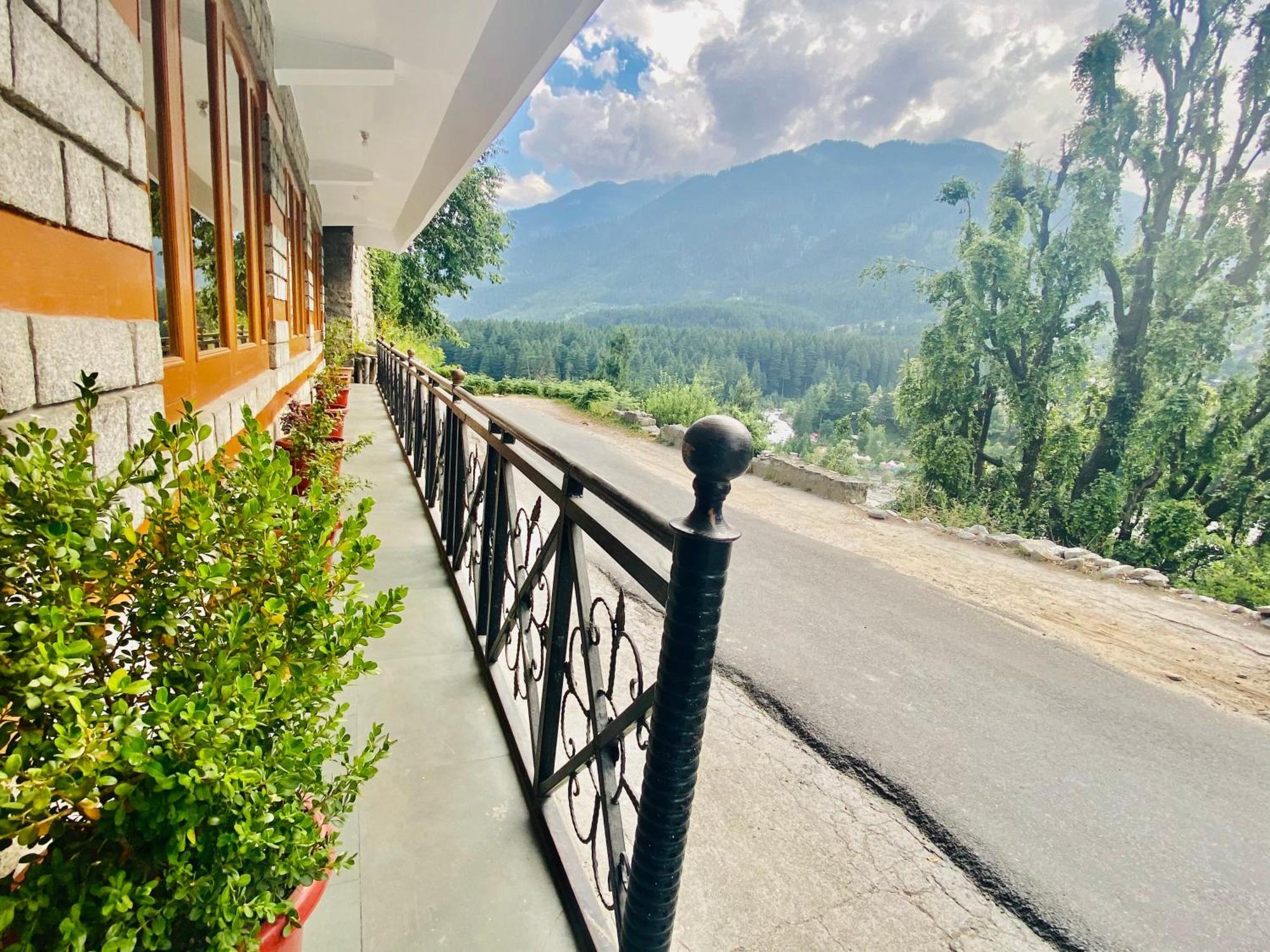 Snow Clad Riverview Hotel & Resort, Manali Bagian luar foto